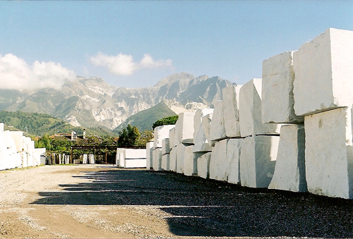 Groeves Carrara vanaf opslag Quartel